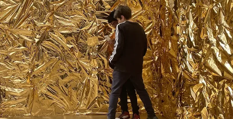 ロンドン、パリ、イタリア撮影
素人からデビューする